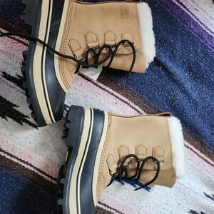 Sorel Caribou Winter /Snow Boot NWT Size 6 Womans